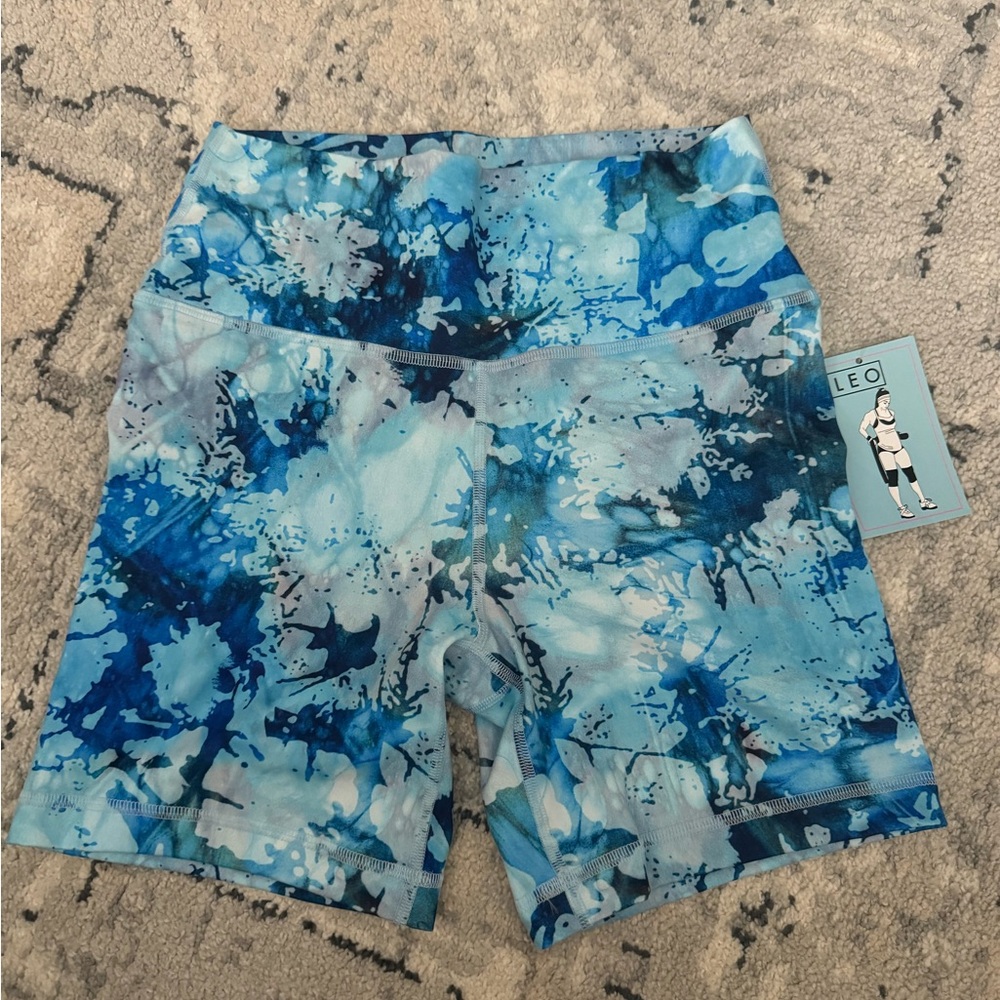 Fleo shorts- Medium